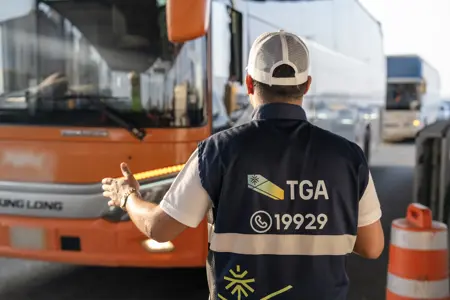 مفتش من هيئة النقل يرصد مخالفات لحافلات مكة والمدينة 